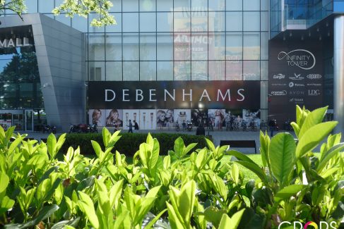 Branding of showcases – Debenhams