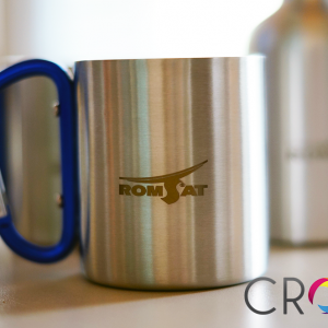 Thermo cup with carabiner